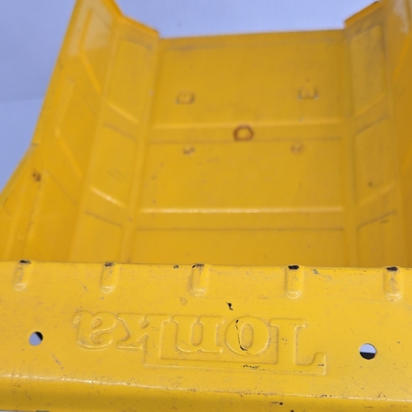 Tonka Classic Metal Turbo Diesel Yellow Dump Truck - Picture 4 of 16
